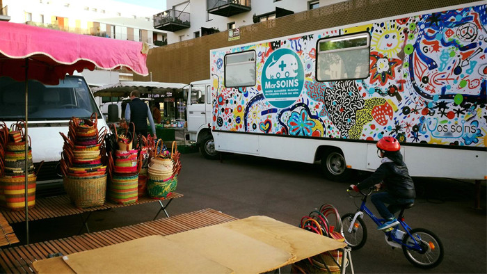 Le MarSOINS, un camion de santé itinérant dans un désert médical.