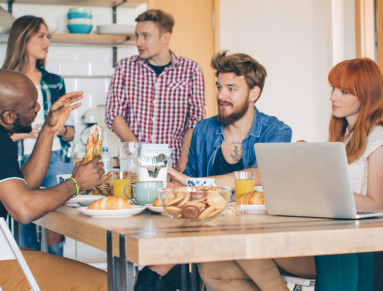 Étudiants en colocation
