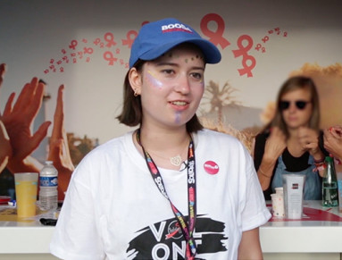 Aurore, 20 ans, s’engage auprès de Solidarité Sida.