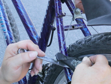 Opti’Vélo récupère et répare les vélos à Chelles.