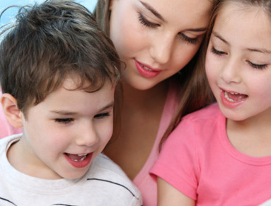 Trouvez la/le baby-sitter idéal(e) pour garder vos enfants.
