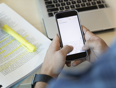 Ranger son smartphone pour rester concentré.