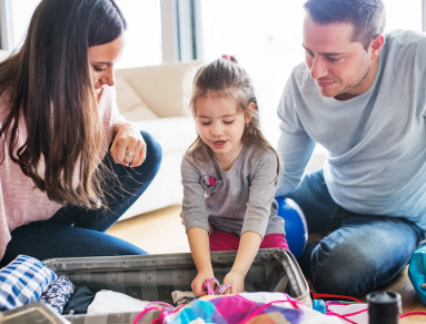 Pour réussir la première colonie de vacances de son enfant, tout passe par une bonne préparation.