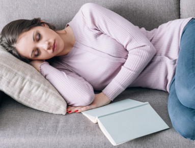 Faire une sieste permet de diminuer le stress et d’améliorer la mémorisation.