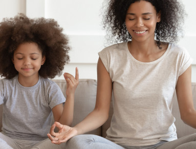 Pour limiter les effets du stress sur votre enfant, privilégiez l’écoute et les rituels quotidiens.