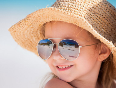 À la plage, choisissez une paire de solaires catégorie 3 pour une forte luminosité.