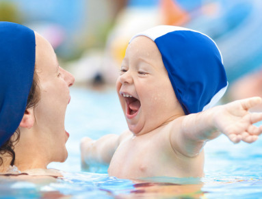 L'otite du baigneur est plus fréquente pendant l’été, lorsque les enfants passent du temps dans l’eau. 