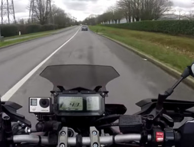 Pour rouler en sécurité en moto, apprenez à partager la route.