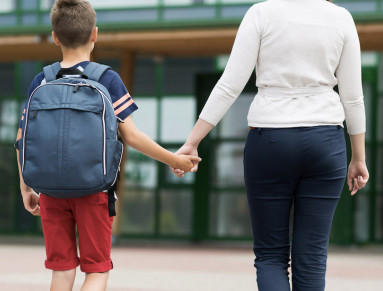 Si vous suspectez des symptômes de phobie scolaire chez votre enfant, consultez rapidement un psychologue.
