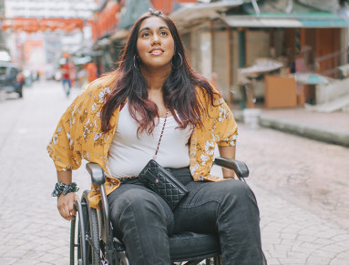 femme en fauteuil roulant