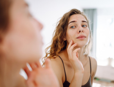 femme acné peau atopique