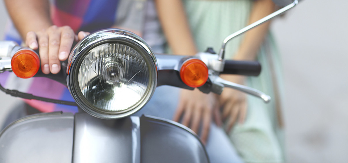 Jeunes sur un scooter