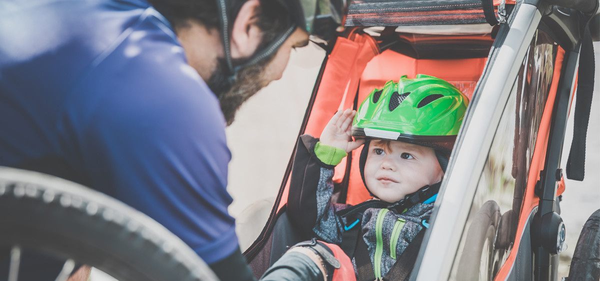 La remorque est une solution idéale pour transporter son enfant à vélo.