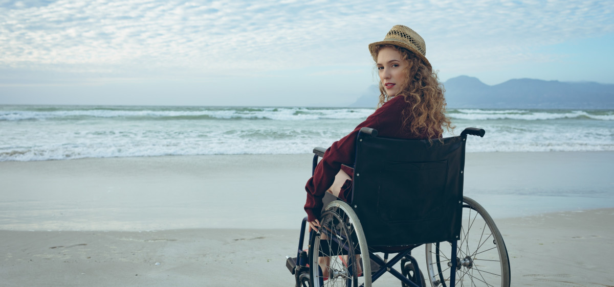 femme en fauteuil roulant femme en fauteuil roulant