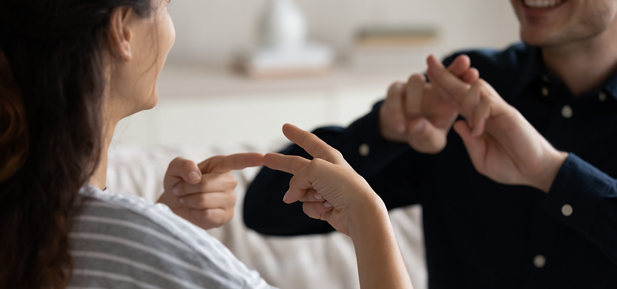 Comment apprendre la langue des signes  ?